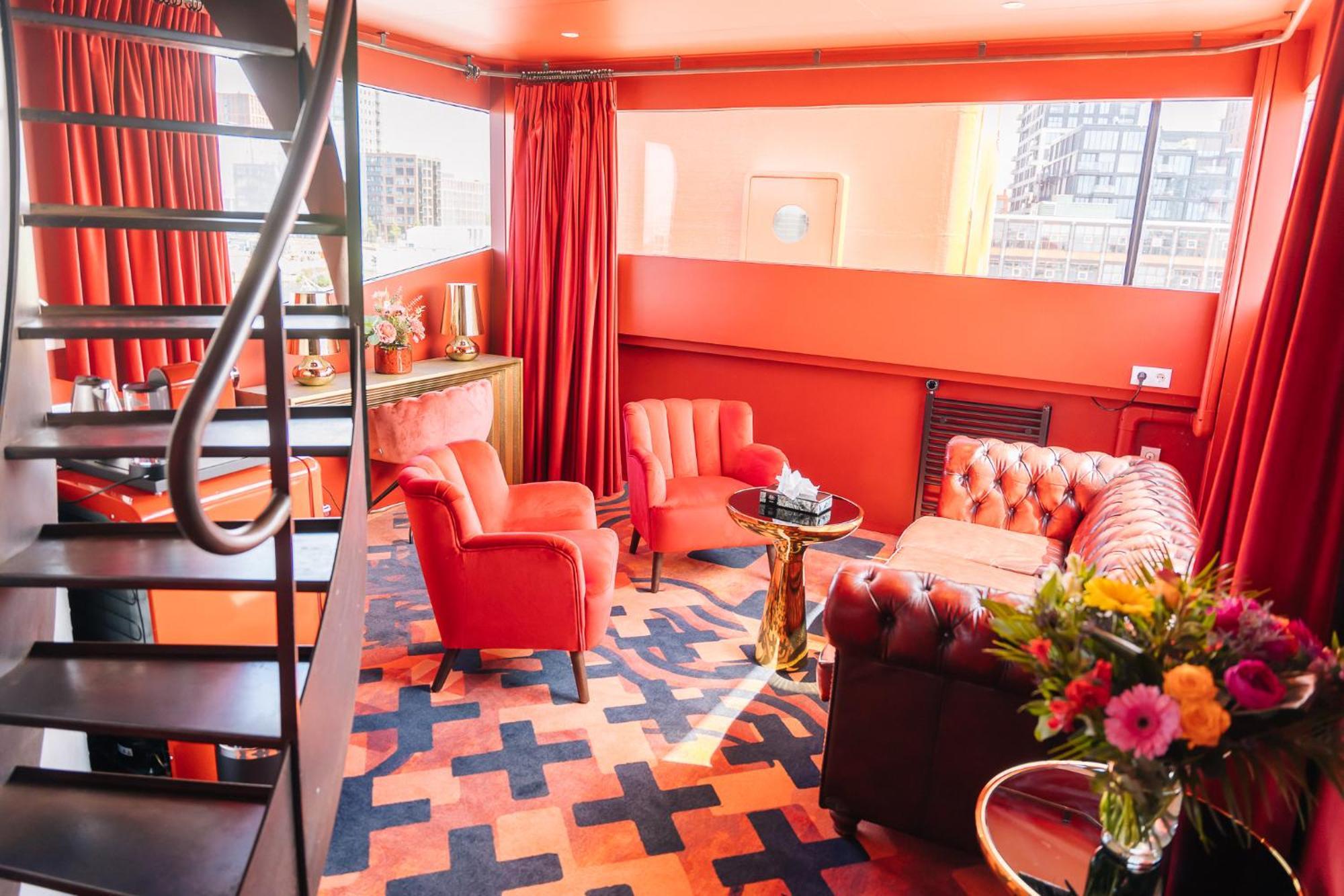 Botel 3*
