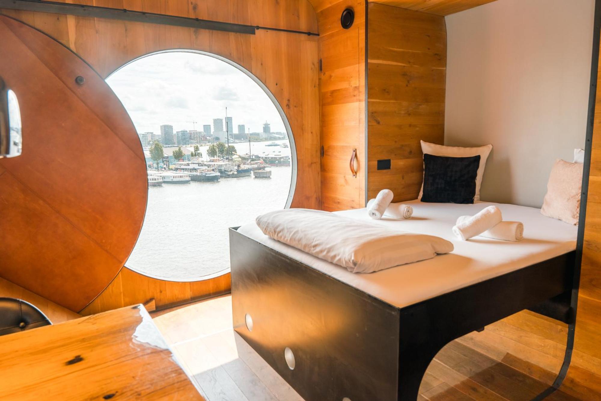 Botel Hotel 3*